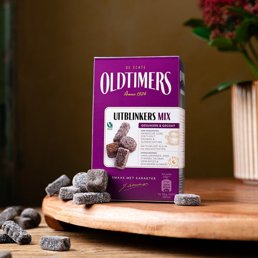 Assortiment Oldtimers Uitblinkers Mix 1 met vier soorten drop, waaronder gesuikerde, salmiak, anijs en vanille smaken