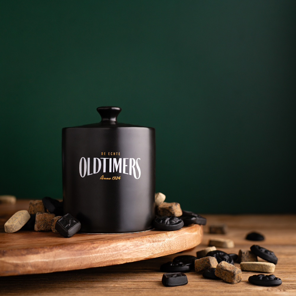 Luxe keramieken Oldtimers droppot in zwart met klassiek ontwerp voor het stijlvol bewaren van drop